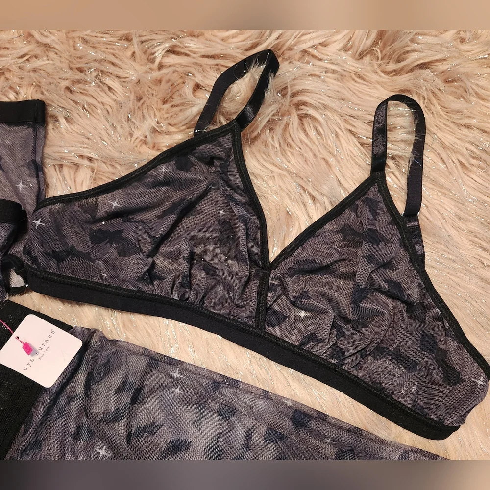 Plus Size Uye Surana BAT Lingerie Set - Picture 4 of 9